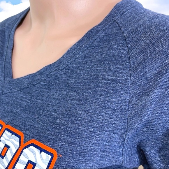 Team Athletics Detroit Tigers Heathered Navy V-Neck Tee - Picture 3 of 13